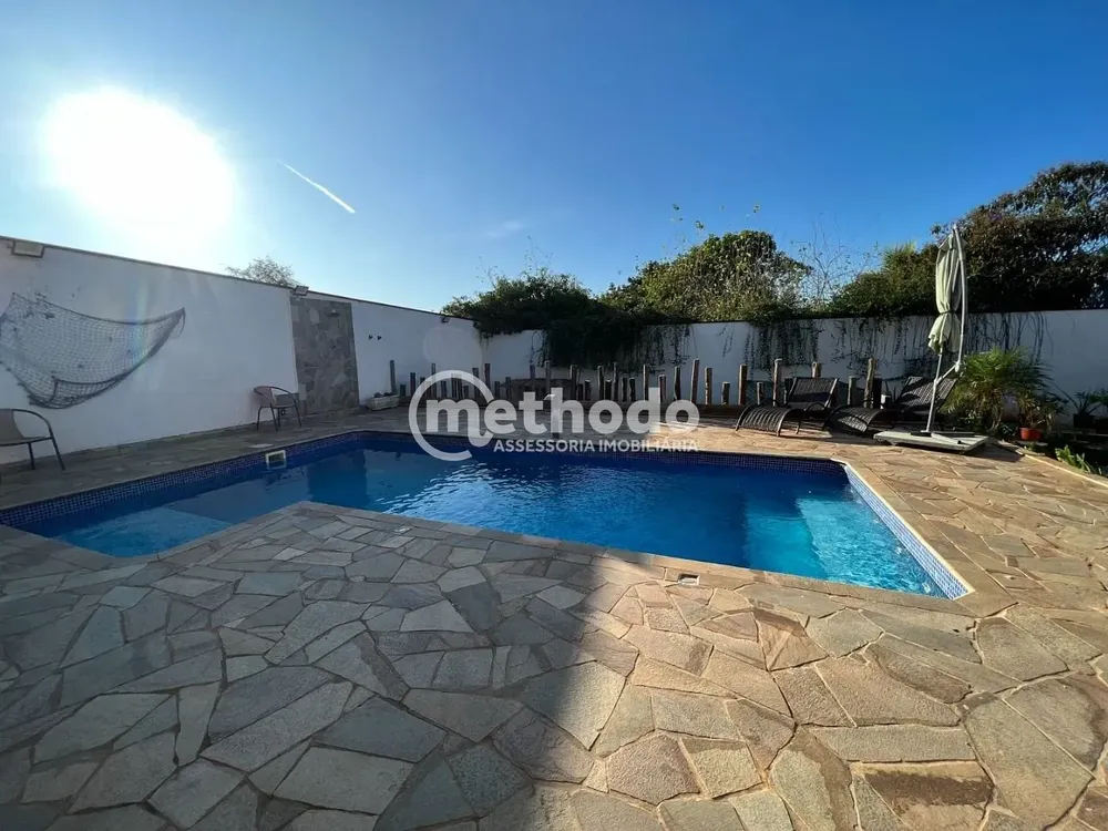 Chácara, 3 quartos, 1241 m² - Foto 1
