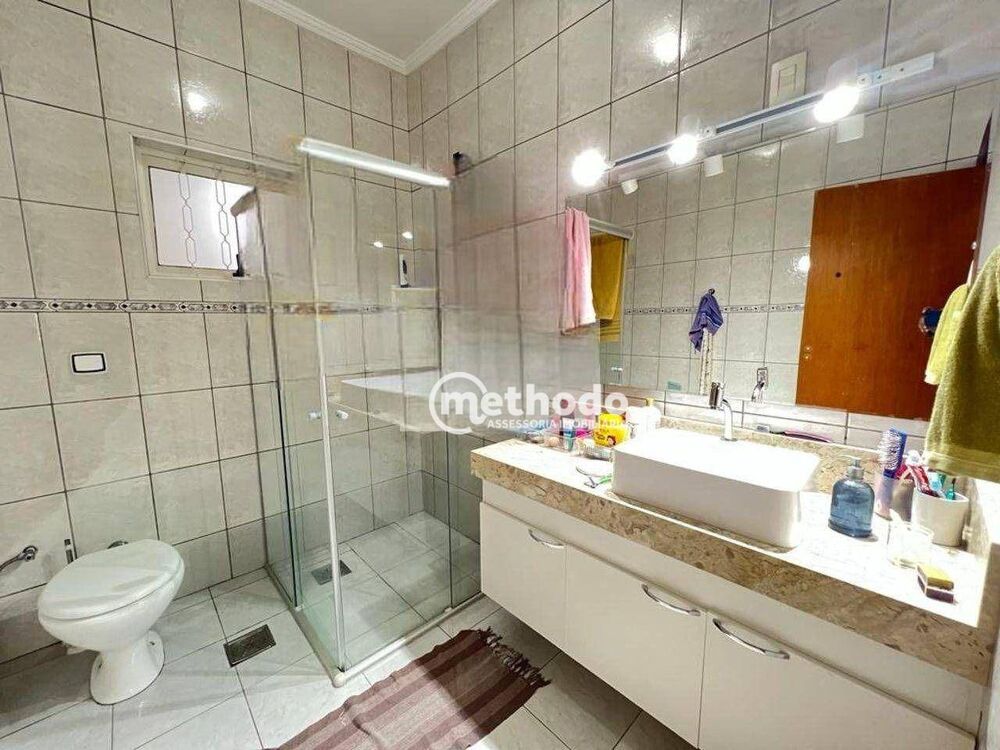 Casa à venda com 3 quartos, 250m² - Foto 2