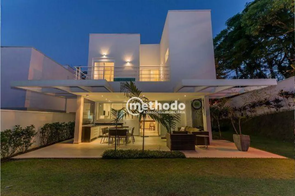 Casa de Condomínio à venda com 3 quartos, 250m² - Foto 1