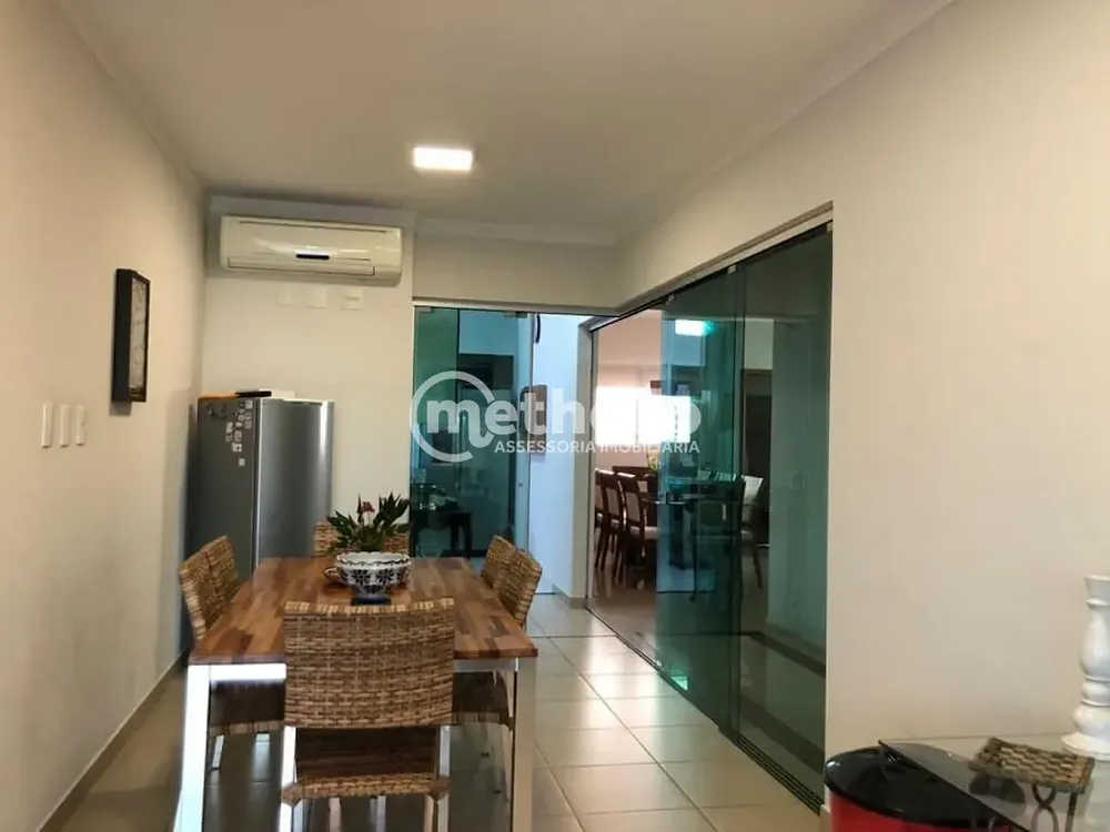 Casa, 3 quartos, 235 m² - Foto 3