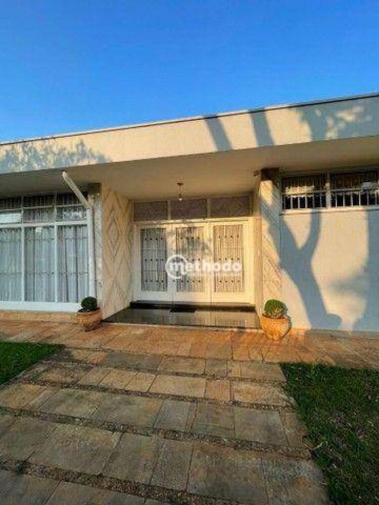 Casa à venda com 4 quartos, 252m² - Foto 4