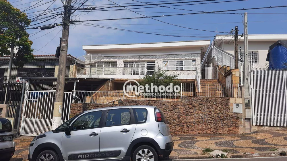 Casa à venda com 3 quartos, 223m² - Foto 2