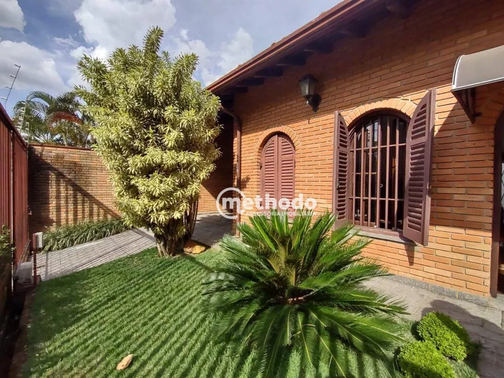 Casa à venda com 4 quartos, 300m² - Foto 2