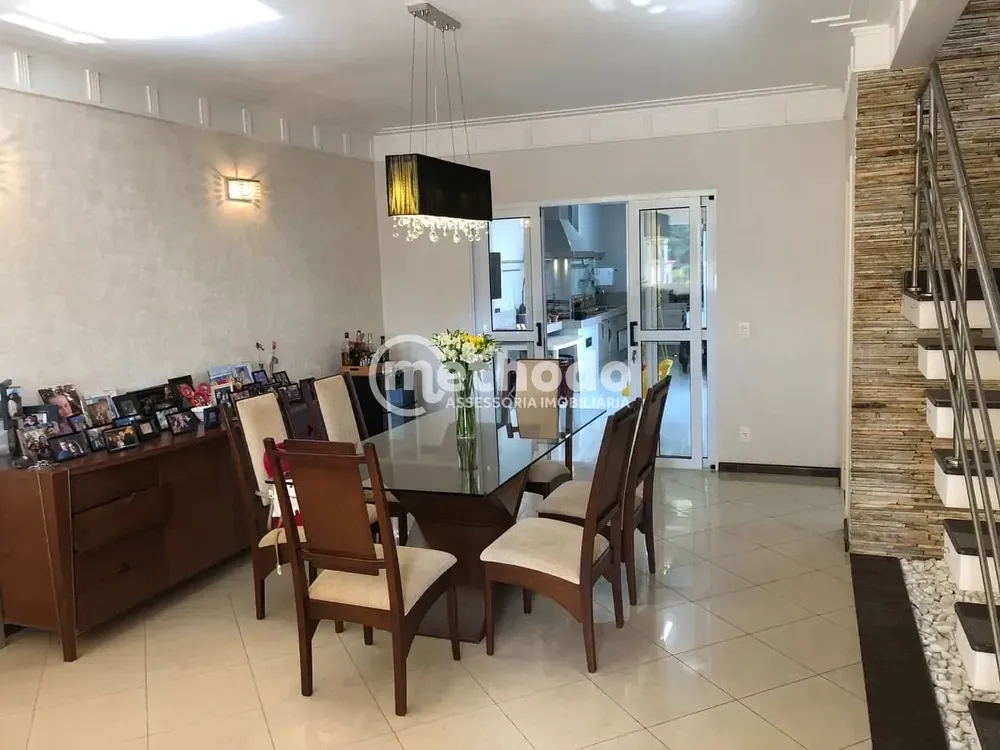 Casa, 4 quartos, 253 m² - Foto 1