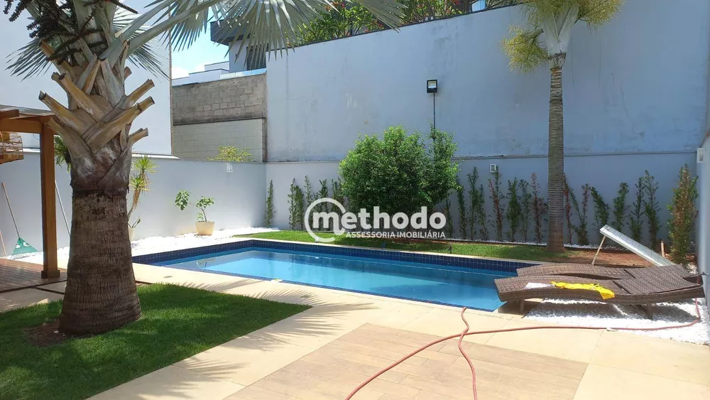 Casa de Condomínio à venda com 3 quartos, 240m² - Foto 2