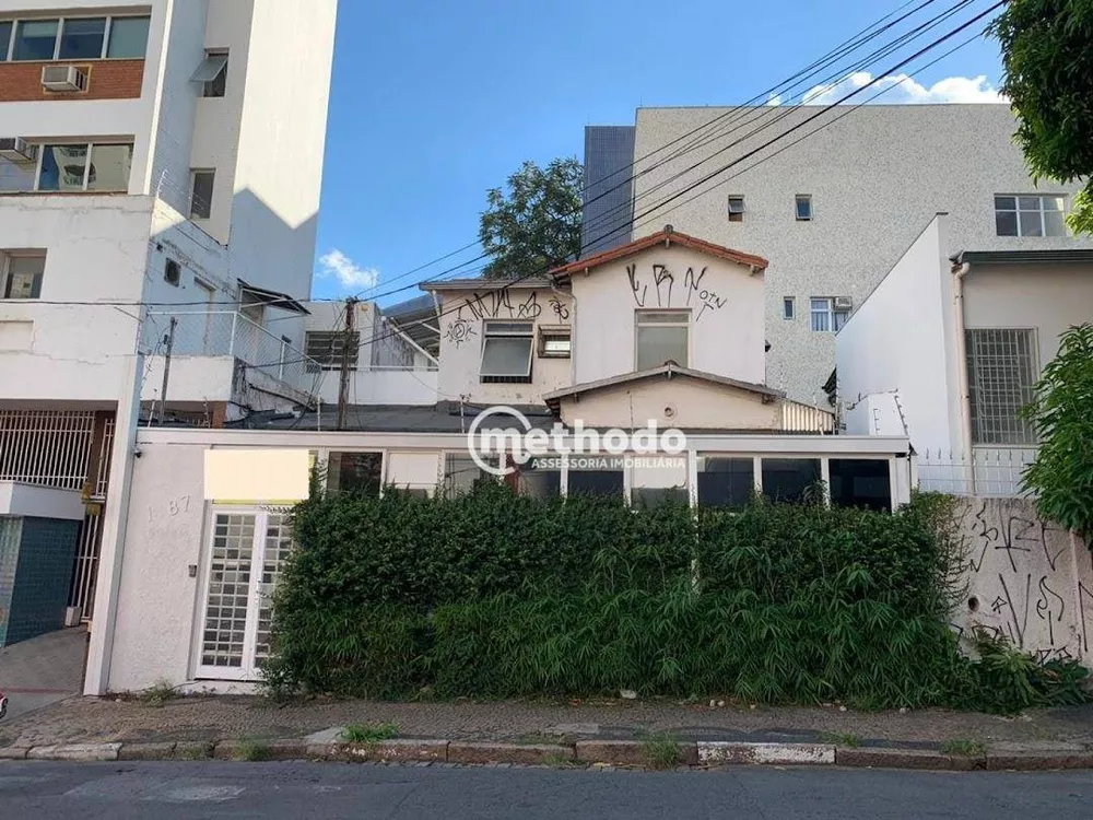 Casa à venda com 3 quartos, 243m² - Foto 1