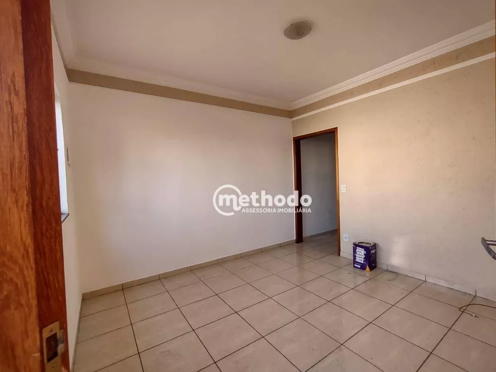 Casa à venda com 2 quartos, 90m² - Foto 2