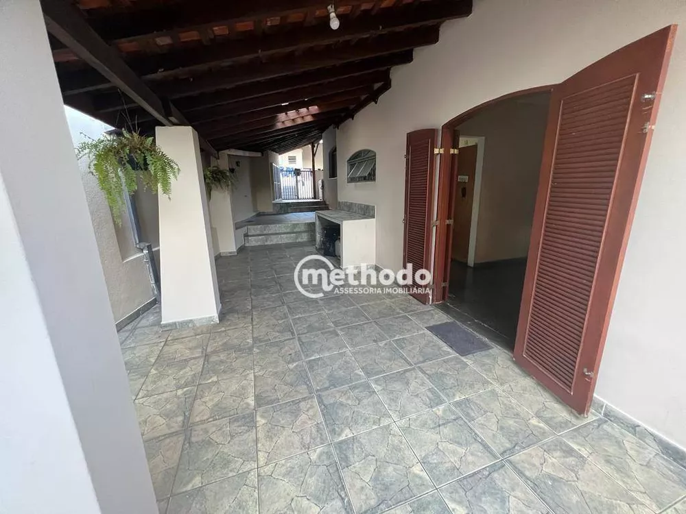 Casa à venda com 3 quartos, 250m² - Foto 2