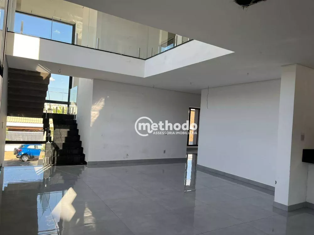 Casa de Condomínio à venda com 4 quartos, 380m² - Foto 2