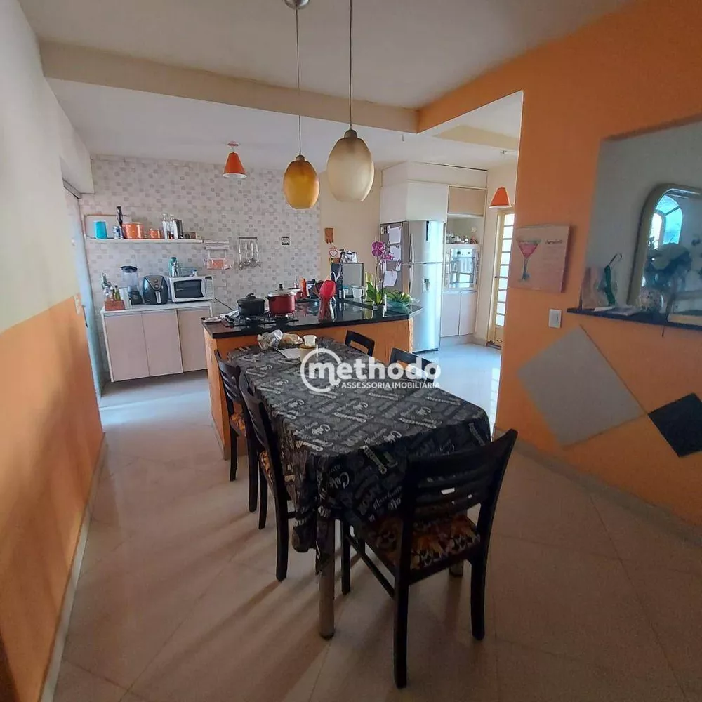 Casa à venda com 3 quartos, 200m² - Foto 1