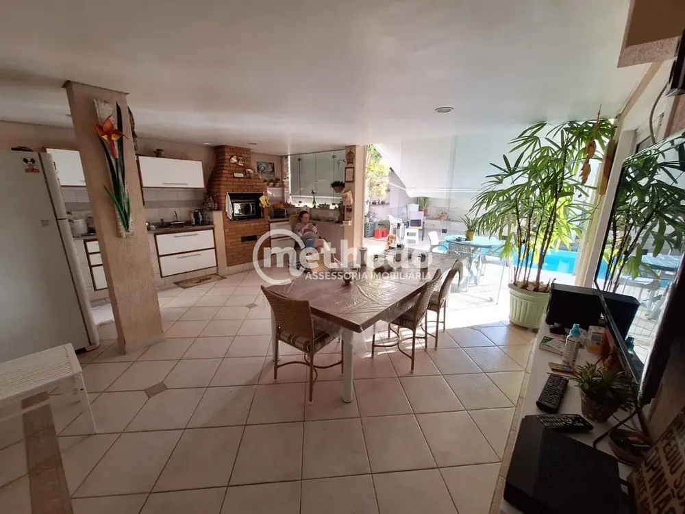 Casa, 4 quartos, 300 m² - Foto 4