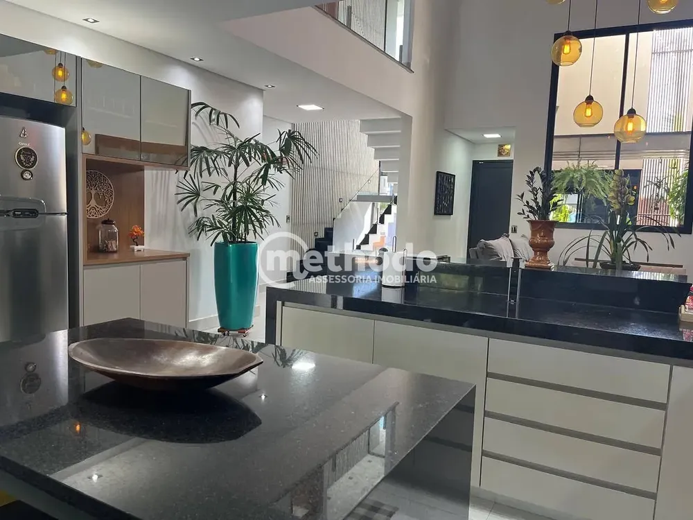 Casa, 4 quartos, 285 m² - Foto 1
