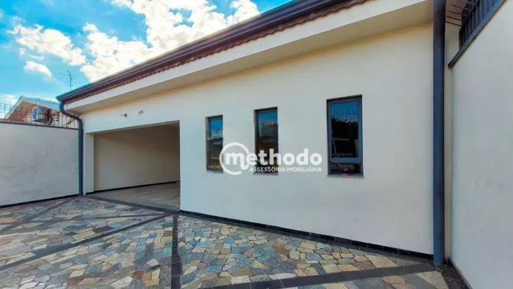 Casa à venda com 3 quartos, 250m² - Foto 2