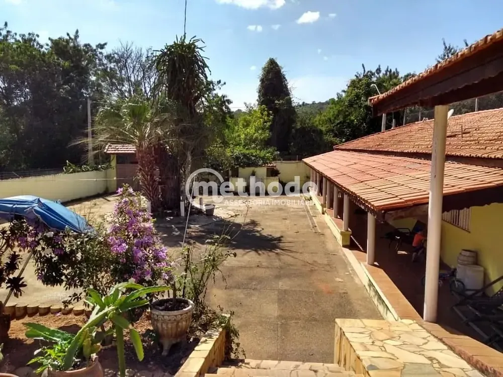 Chácara, 3 quartos, 1228 m² - Foto 1
