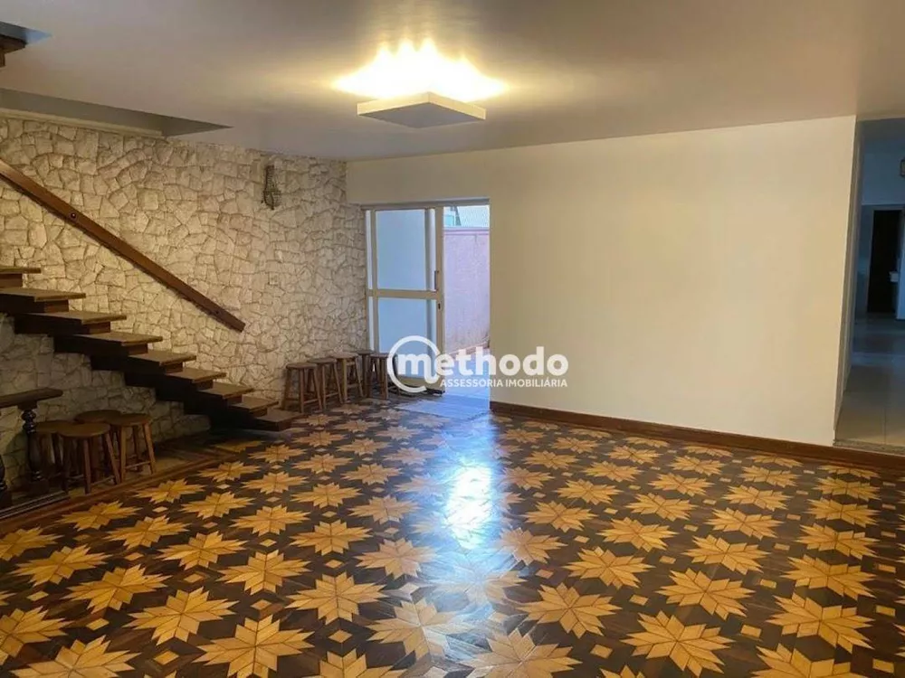 Casa à venda com 3 quartos, 240m² - Foto 1