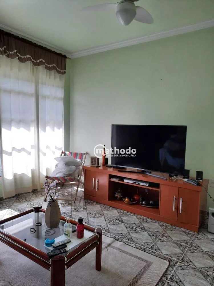 Casa à venda com 3 quartos, 210m² - Foto 2