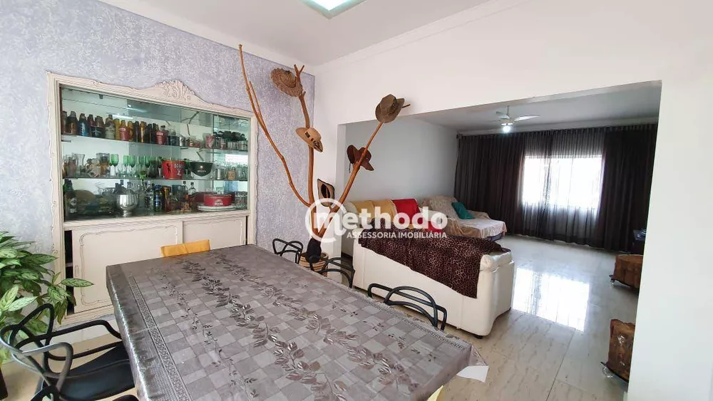 Casa à venda com 3 quartos, 287m² - Foto 1