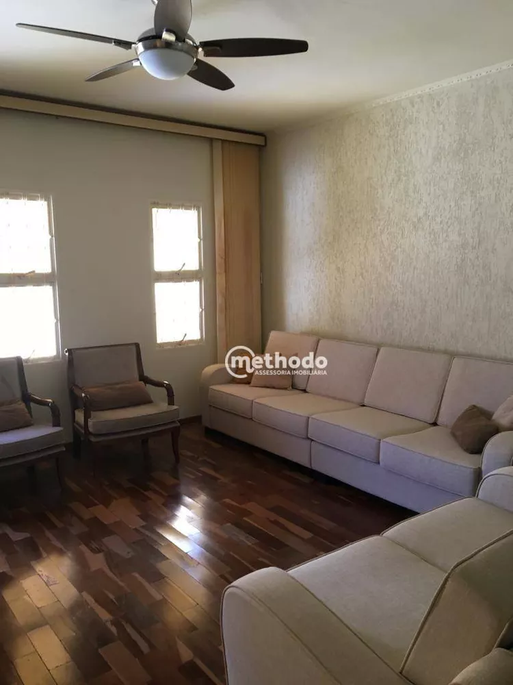 Casa à venda com 3 quartos, 215m² - Foto 1