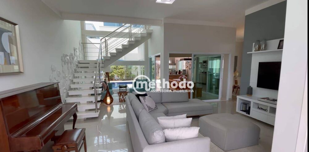 Casa de Condomínio à venda com 3 quartos, 236m² - Foto 1