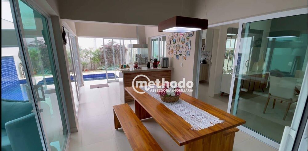 Casa de Condomínio à venda com 3 quartos, 236m² - Foto 3