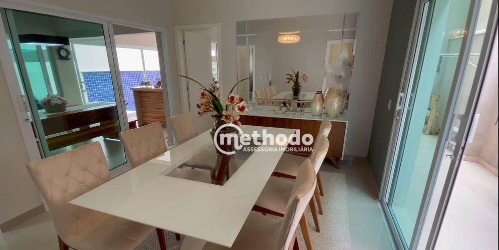 Casa de Condomínio à venda com 3 quartos, 236m² - Foto 2