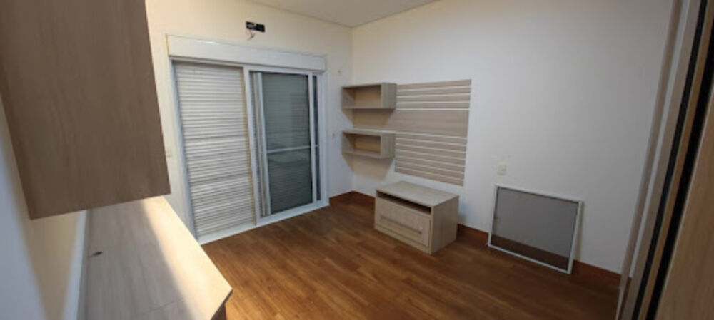 Casa de Condomínio para alugar com 4 quartos, 300m² - Foto 1