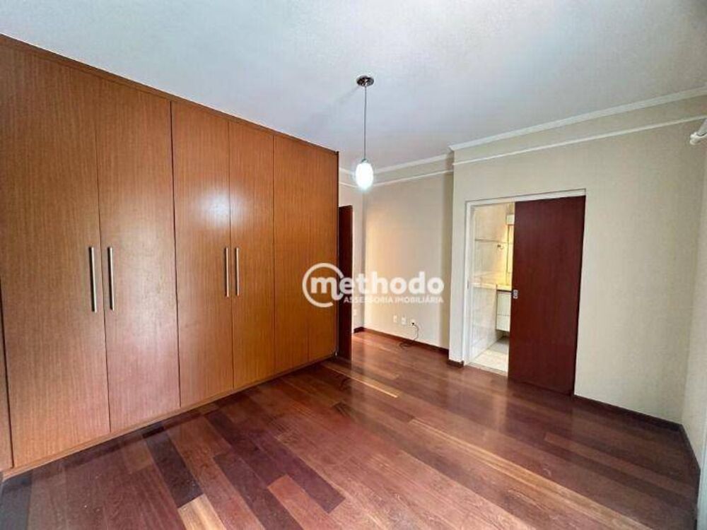 Casa de Condomínio à venda com 5 quartos, 388m² - Foto 2