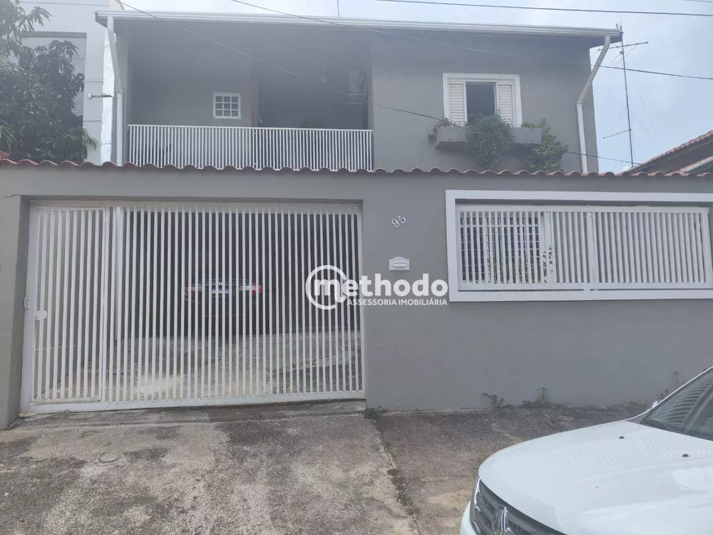 Casa à venda com 3 quartos, 240m² - Foto 1