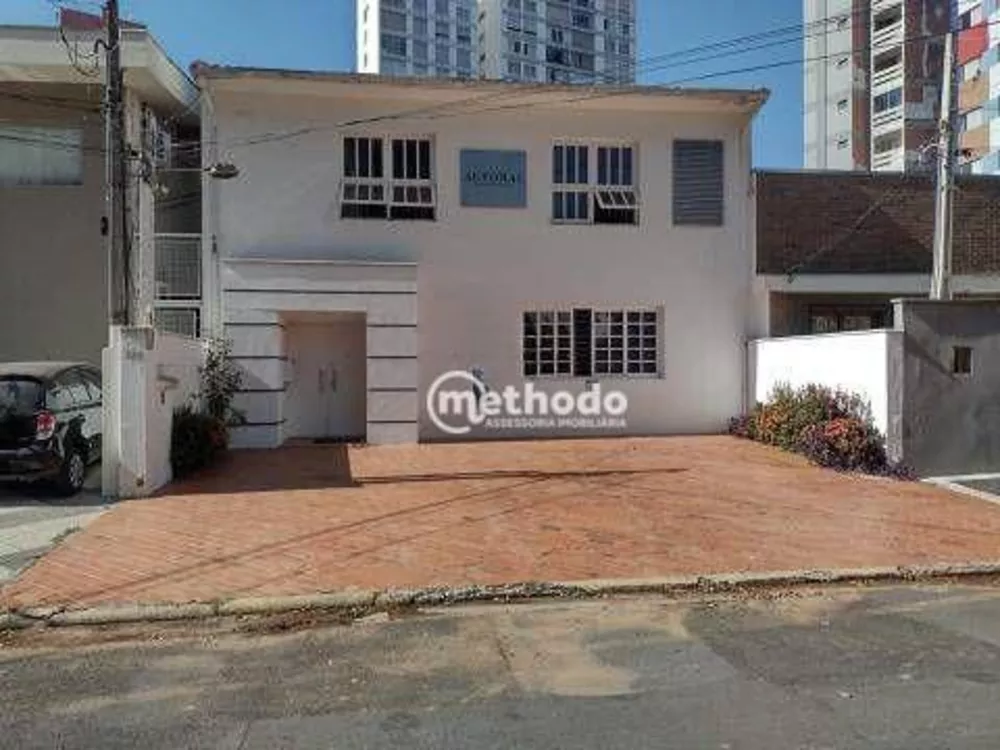 Casa à venda e aluguel com 8 quartos, 181m² - Foto 1