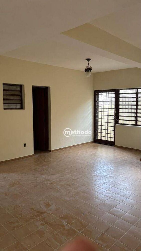 Casa para alugar com 4 quartos, 265m² - Foto 1