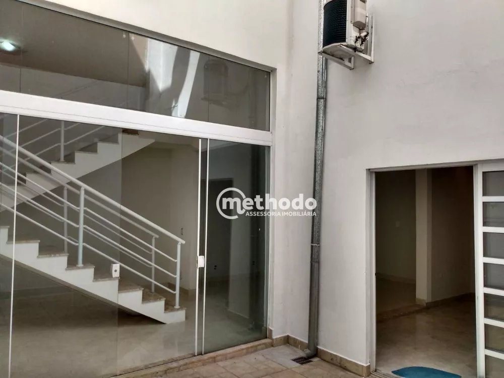 Casa à venda com 3 quartos, 218m² - Foto 2