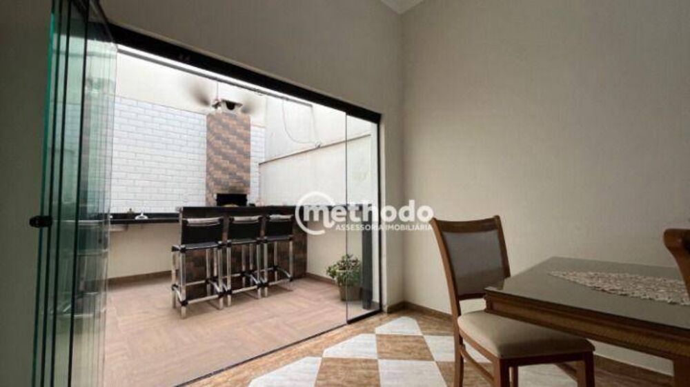 Casa à venda com 4 quartos, 219m² - Foto 1