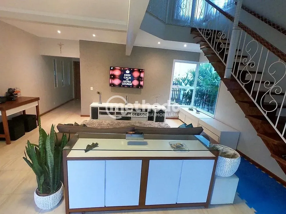 Casa, 3 quartos, 305 m² - Foto 1