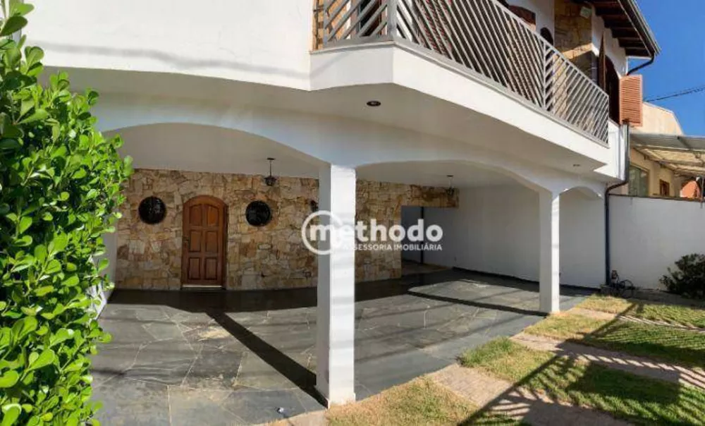 Casa à venda com 4 quartos, 244m² - Foto 1