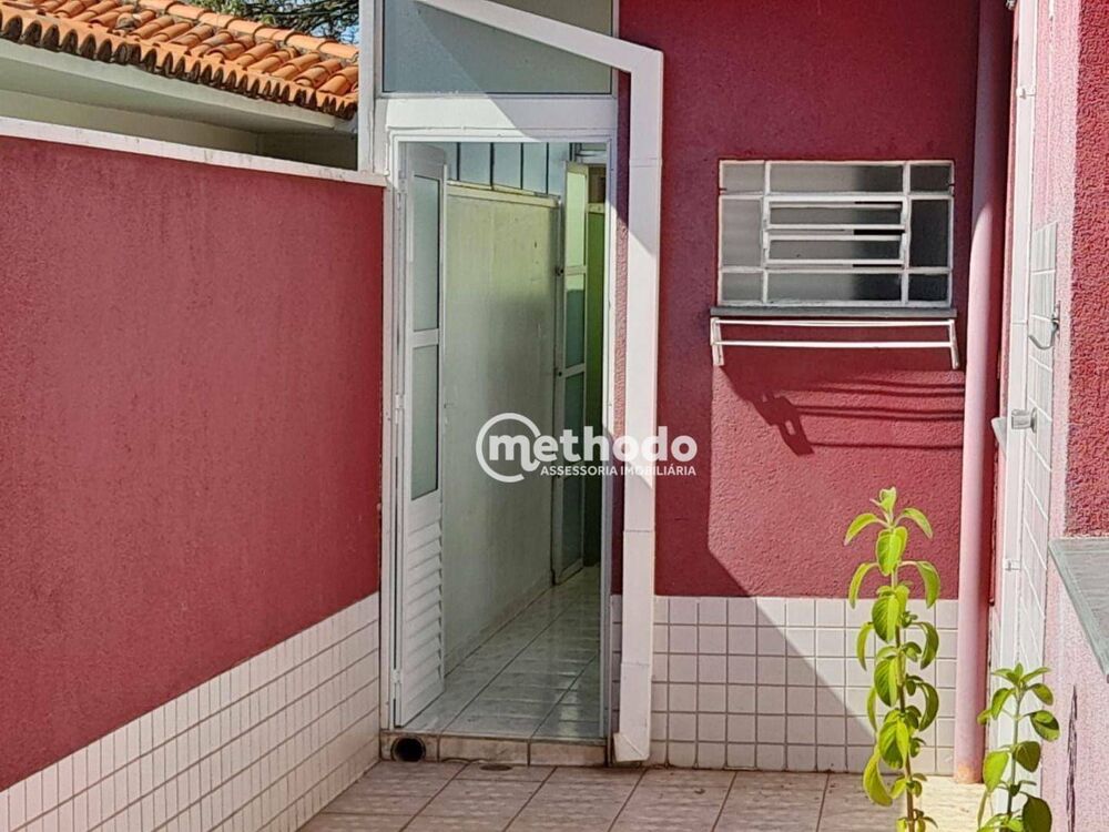 Casa à venda com 3 quartos, 208m² - Foto 1