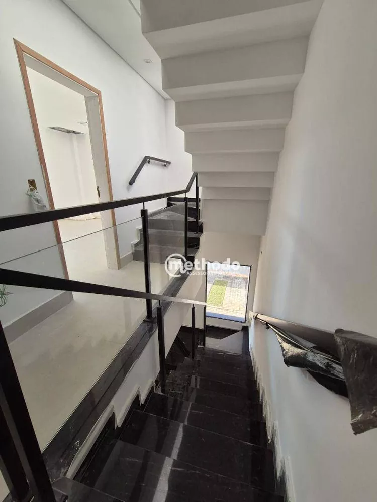 Casa de Condomínio à venda com 3 quartos, 232m² - Foto 1