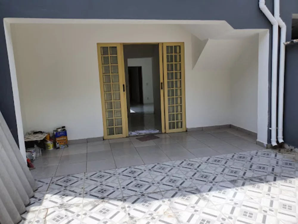 Casa à venda com 6 quartos, 220m² - Foto 2