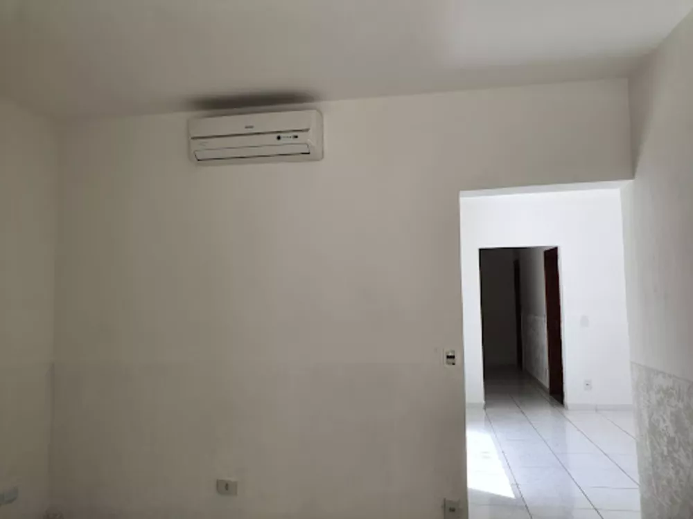 Casa à venda com 6 quartos, 220m² - Foto 3