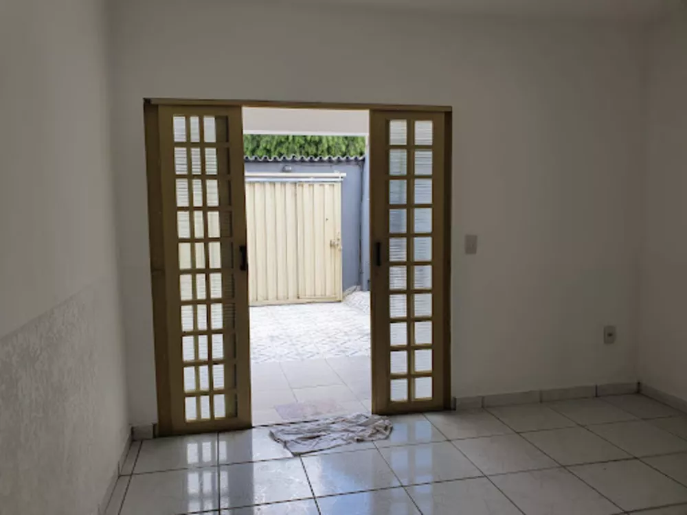 Casa à venda com 6 quartos, 220m² - Foto 4