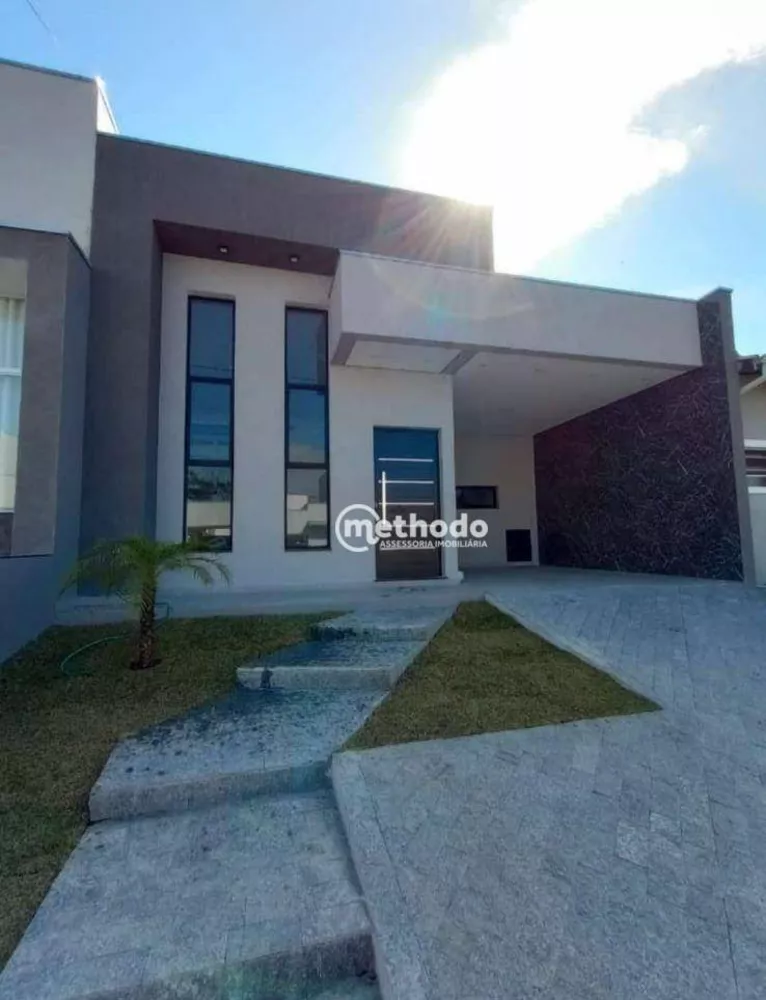 Casa à venda com 3 quartos, 112m² - Foto 1