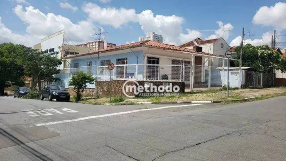 Casa à venda com 3 quartos, 250m² - Foto 2