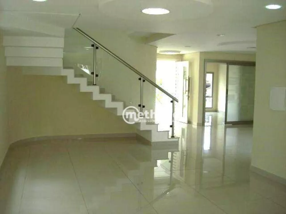 Casa de Condomínio à venda com 3 quartos, 330m² - Foto 2