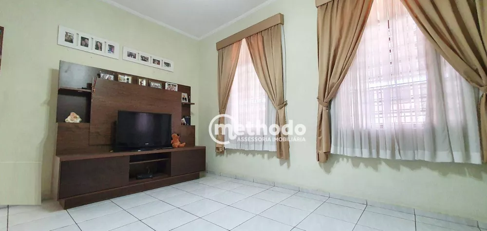 Casa à venda com 3 quartos, 244m² - Foto 2