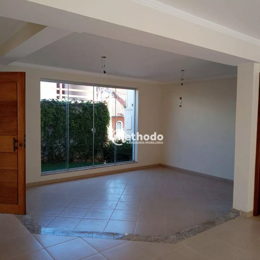 Casa de Condomínio à venda e aluguel com 4 quartos, 238m² - Foto 2