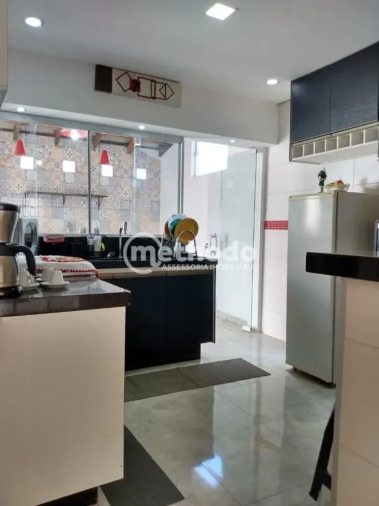 Casa, 3 quartos, 218 m² - Foto 3