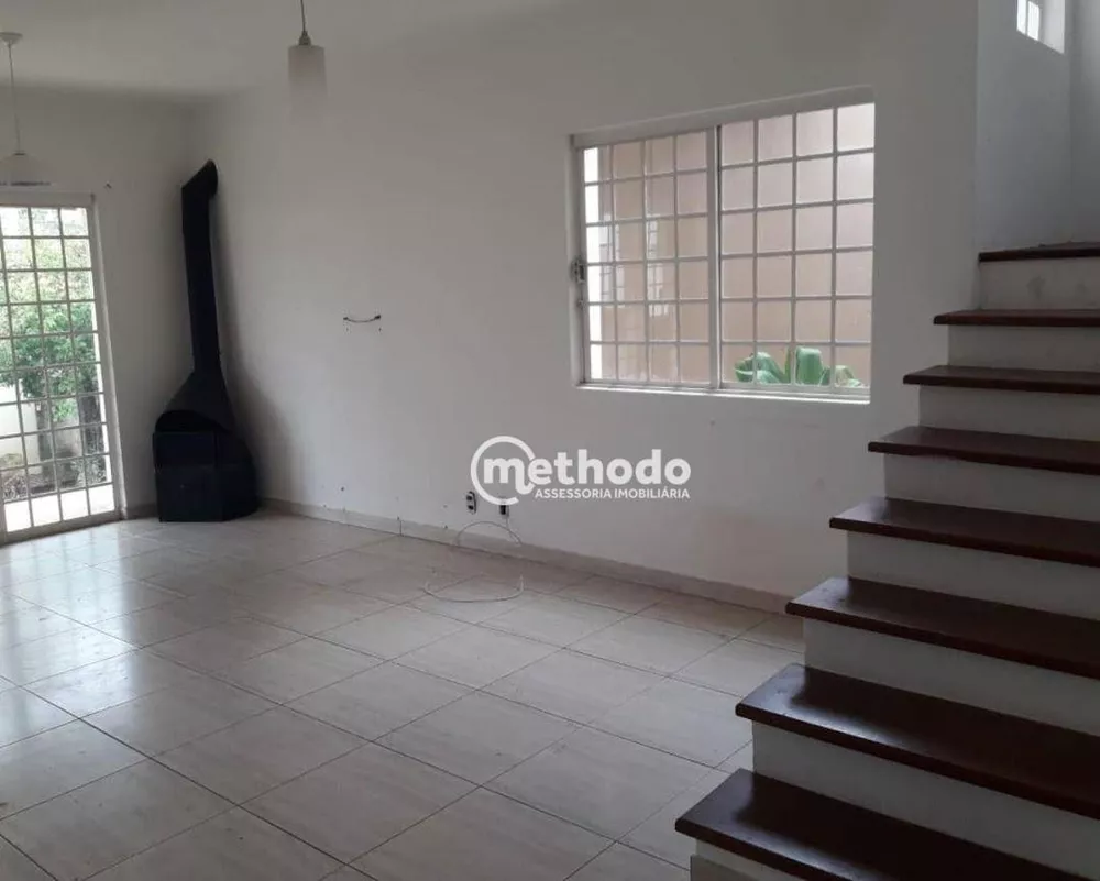 Casa de Condomínio à venda com 4 quartos, 300m² - Foto 2