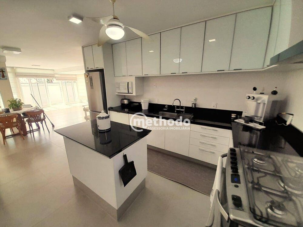 Casa de Condomínio para alugar com 6 quartos, 412m² - Foto 2
