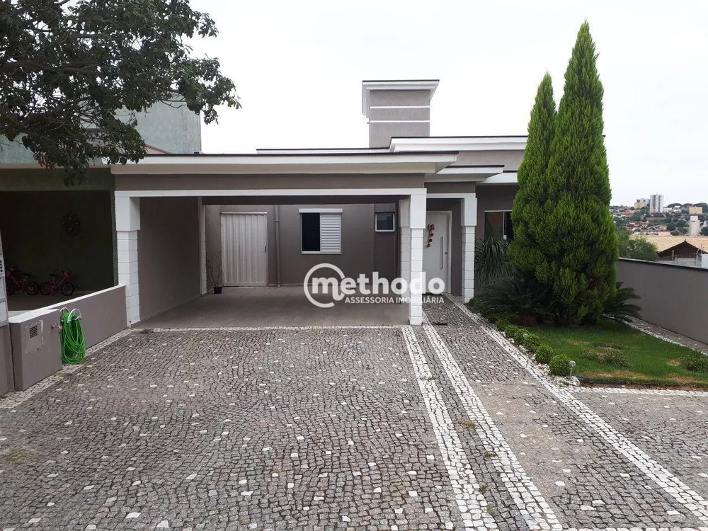 Casa de Condomínio à venda com 3 quartos, 220m² - Foto 2