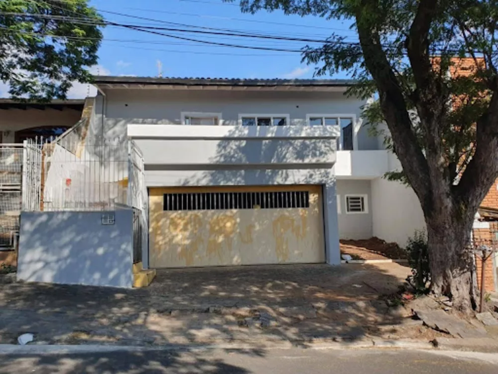 Casa à venda com 3 quartos, 196m² - Foto 1