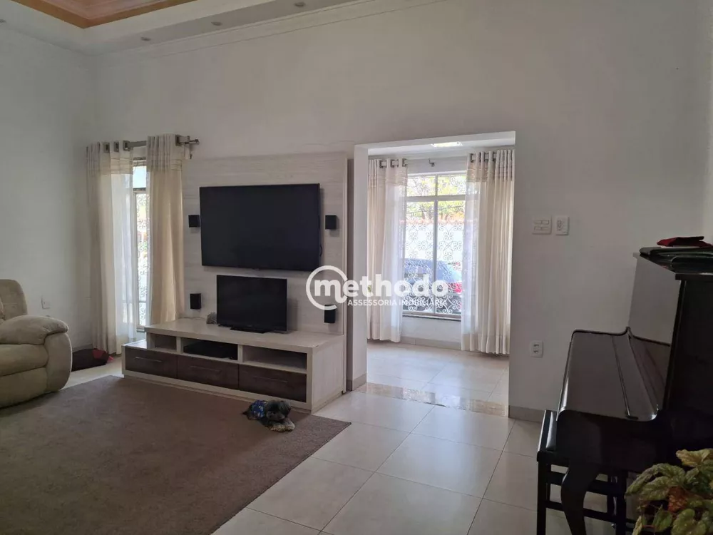 Casa à venda com 3 quartos, 296m² - Foto 2